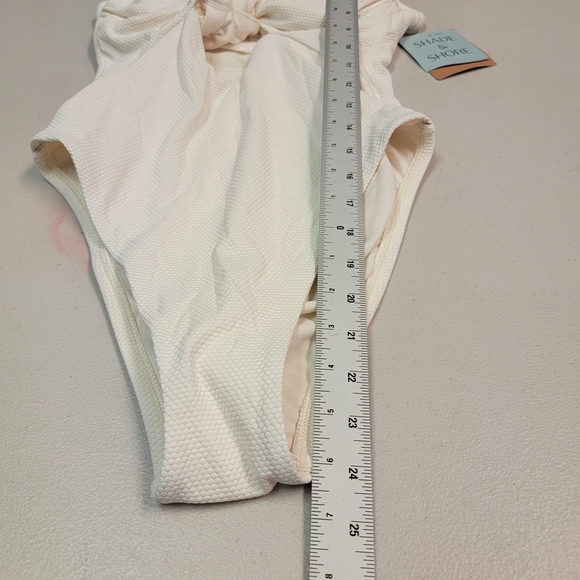 Shade & Shore Cream Twist Cut Out Cheeky One Piece Swimsuit Size S (4-6) - Picture 5 of 6